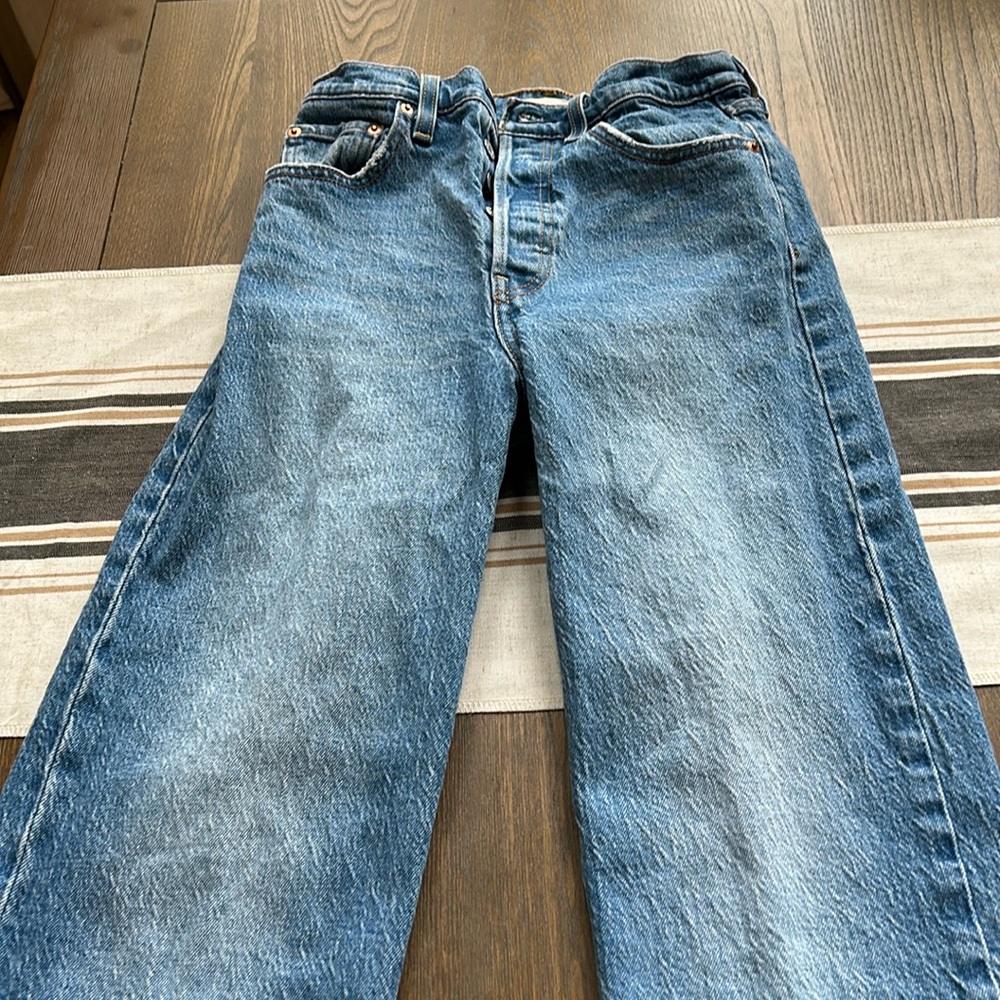 Levi’s premium ribcage straight ankle jeans